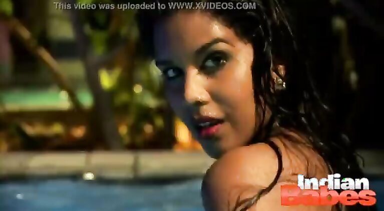 Huge Boob Desi Babysitter In Pool Naked Exposing Desi Sex