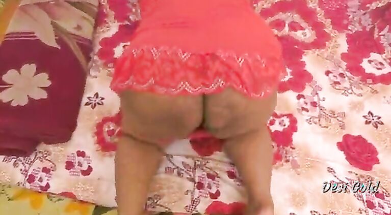 Tamil Desi Girl Show Huge Boobs And Butt With Hindi Audio