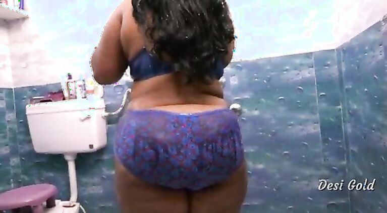 Indian Beautiful Hot Bhabhi Bathroom Porn Clip
