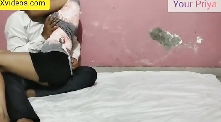 प्रिया भाभी को बातों में सेटिंग करके चोद दिया देवर ने | जम कर लंड चुसाया और चोदा फिर भी भाभी प्यासी रह गयी | साफ हिंदी आवाज में