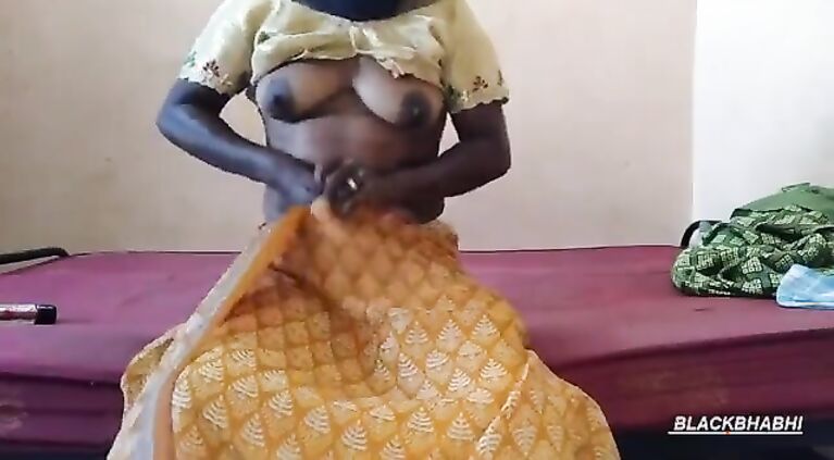 बड़े चूचों और चिकनी चूतों वाली सेक्सी