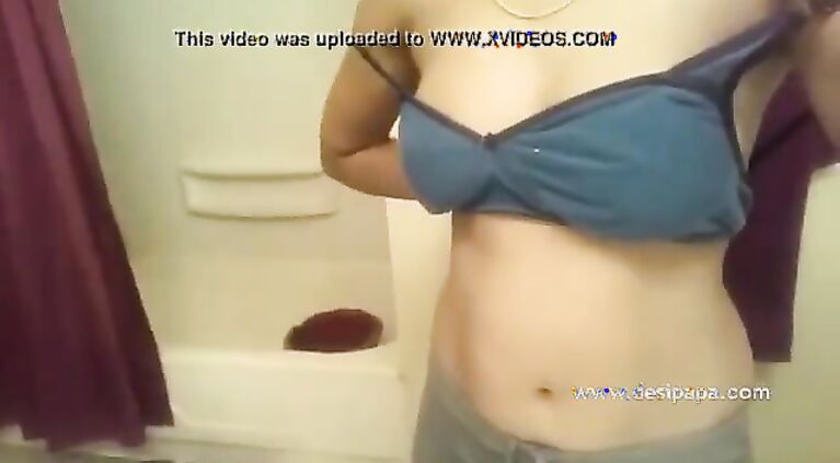 Tamil Slut Housewife Self Record Her Huge Boobs - DesiSex24.com