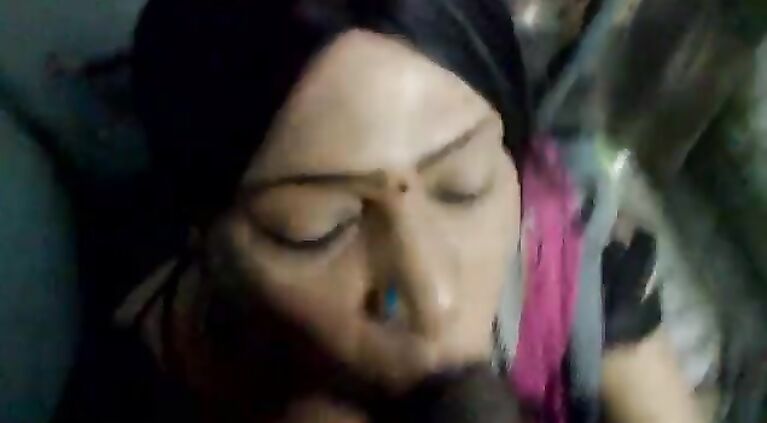 aunty oral in train