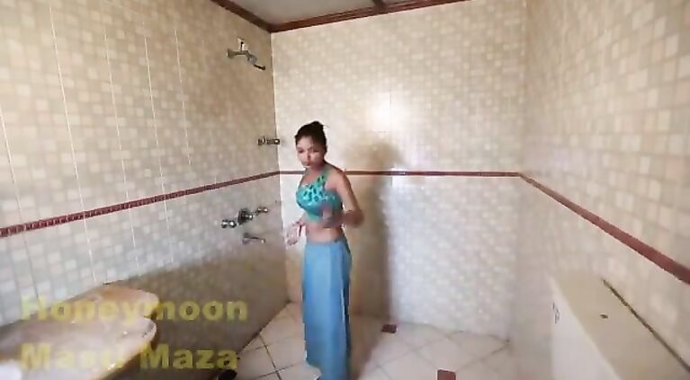 Tamil Delhi Bhabhi Cute Sex Clip in Shower Huge Boobs