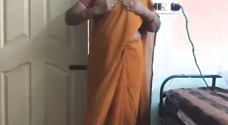 indian desi horny desi telugu kannada malayalam hindi cheating milf wearing saree vanitha showing huge boobs and shaved vagina press hard boobs press nip rubbing cunt masturbation