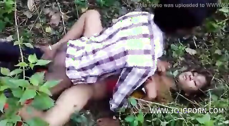 Indian Bhabhi Nude Boobs Pressed Hard by Old Man Clip -- www.jojoporn.com