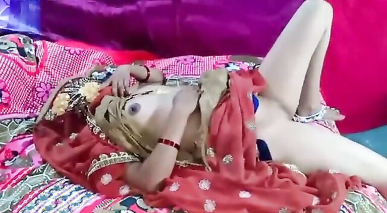 सादी के बाद पड़ोसी की बीवी को चोरी से चोदा