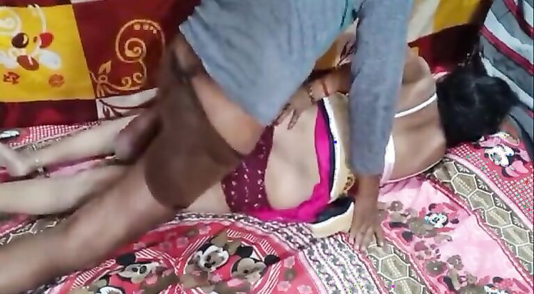हवस के शिकारी लड़के ने सोई हुई चाची की चढ्ढी उतार दी