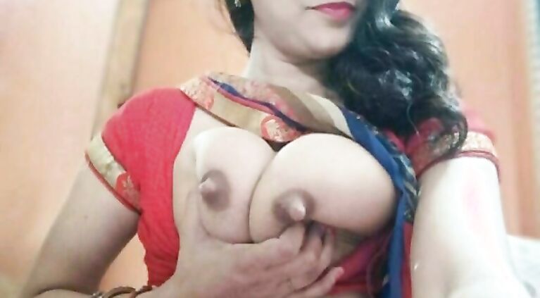 Indian huge boobs nipples housewife hotel sex with hindi audio