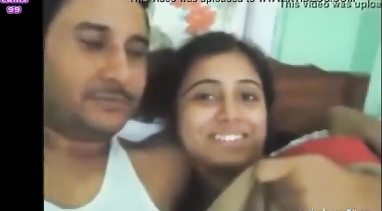 Aishwarya Innocent Desi Housewife Fucking Hard Girlfriend Cam Sexy