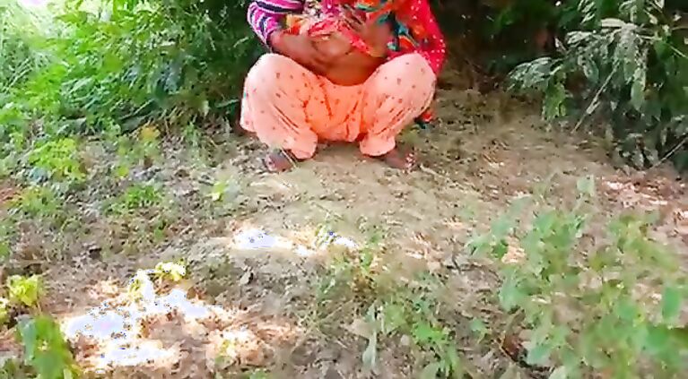 Tamil Aunty Outdoor Caught