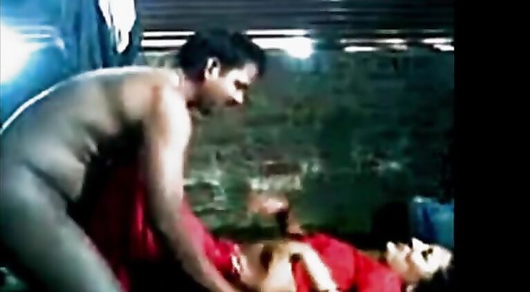 Murli, Kuili uncensored - Kannil Etho Minnal -Song