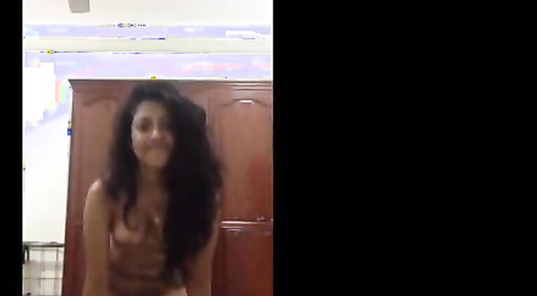 हॉट देसी बेब नाव्या
