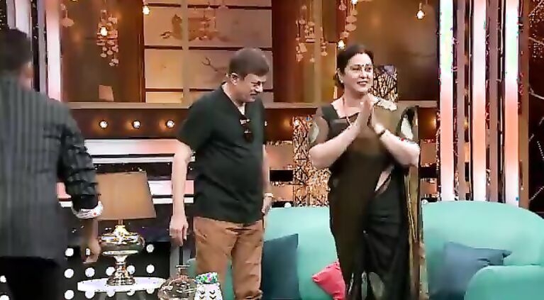 Cute and Beautiful Actress Geetha Aunty Side Show