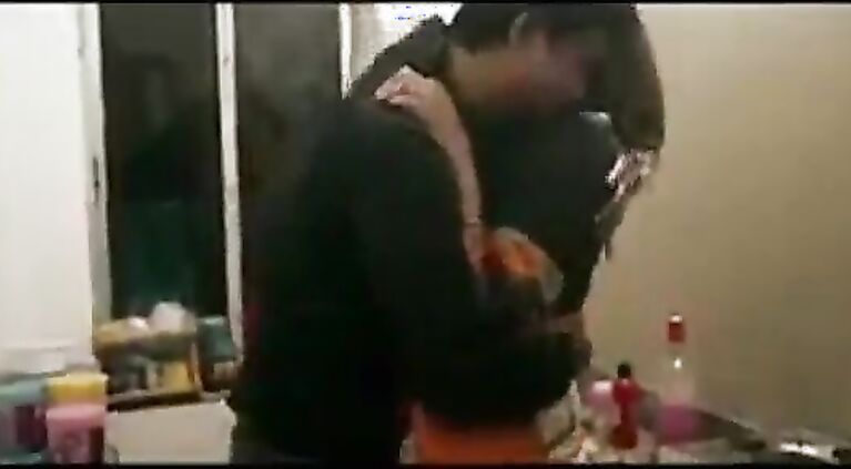 Sexy tamil bhabhi in brown saree passionate sex in kithchen
