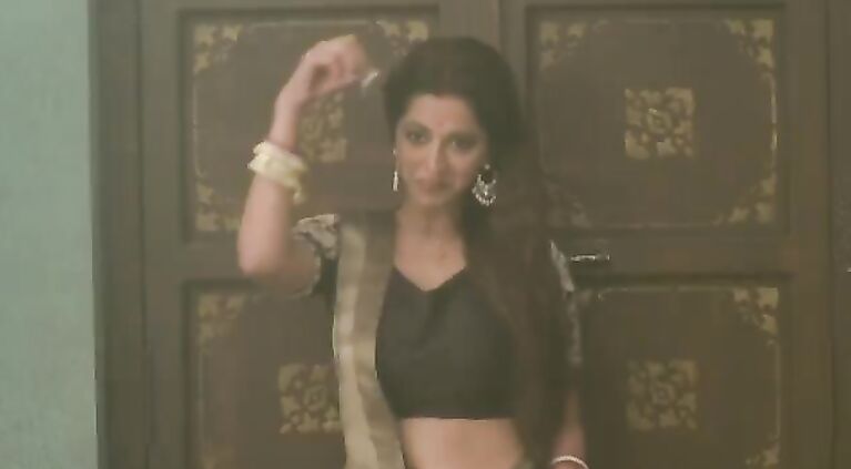 Riddhima Tiwari Hindi Serial actress Hottest Seducing Scene in Ghulaam Serial