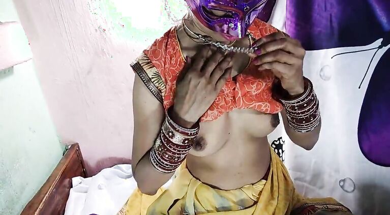 Sexy Cute cute Tamil bhabi ko Dever ne raat ko Choda gher me Tamil Clip with Hindi audio