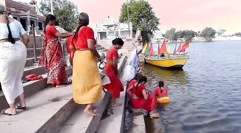 Tamil old aunties bathing gonga openly. HUGE BUTT & BOOBS!!!