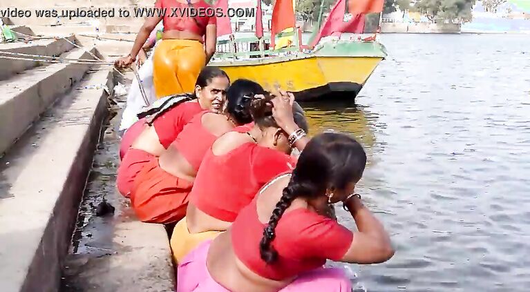 Tamil old aunties bathing gonga openly. HUGE BUTT & BOOBS!!!