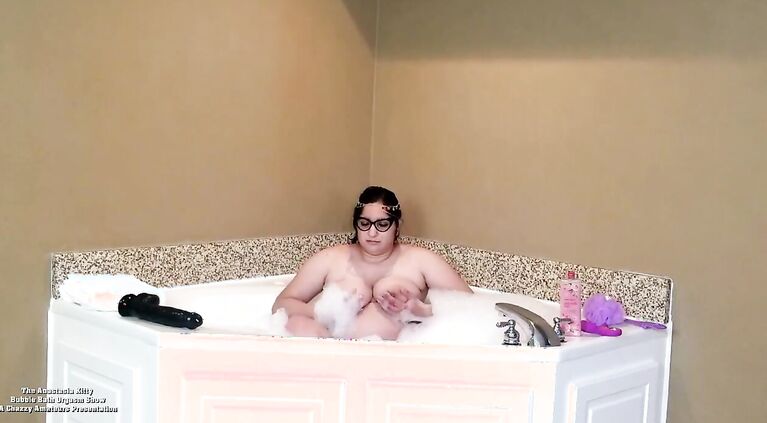 Pakistani Dream Girl Takes A Bubble Bath and Toys her Juicy Pussy!!