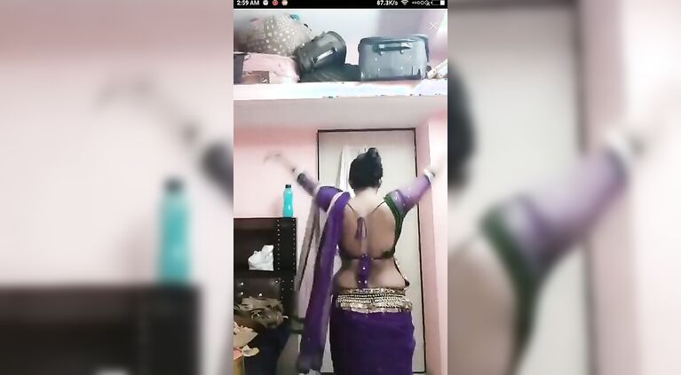 Topheavy pooja bhabhi seductive dance
