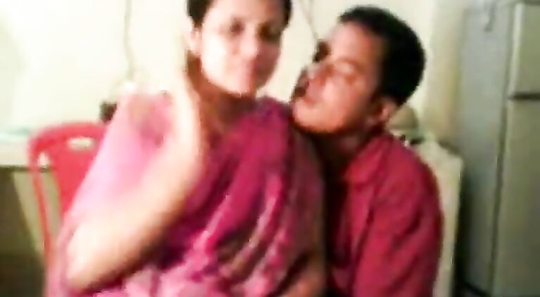 Gf Tamil Nisha Enjoying With Her Boss - Free Live Sex - www.goo.gl/sQKIkh
