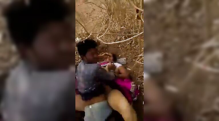 Desi school couple enjoy sex
