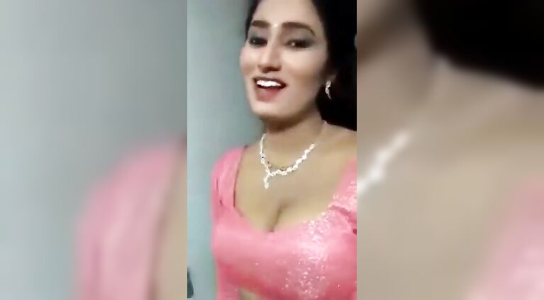 tamil randi chucchio ko dikhatay huay