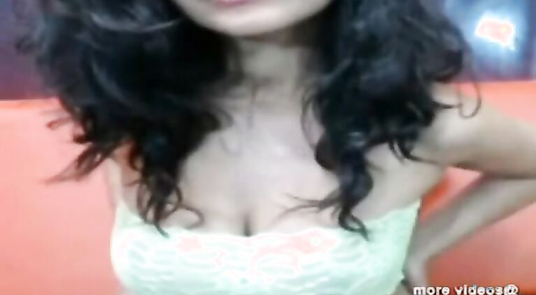 Indian Tamil girl Amrutha Private Webcam expose her huge boobs on live webcam chating