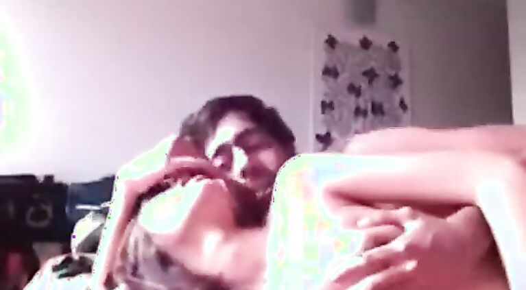 Desi Couple Having Sex In Front Of Their Computer - Sexhardfree.com