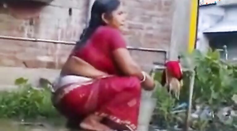 Tamil Cute Mommy Milf Rides on White Cock (new)