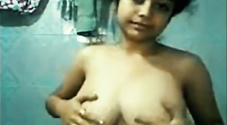 Coca Cola Tu Song || Hot Bengali Girl Bathroom || Topheavy Tamil Young