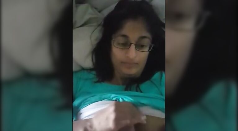 Tamil girl Huge boobs and Sucking at home