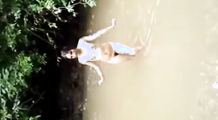 indian girl fully nude bath outdoor