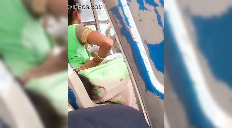 Desi aunty mulai