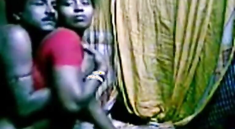 FILM-20130417-PV0001-Mundiyampakkam (IT) Desi 38 yrs old married beautiful and cute milf aunty Suganthi fucked by her 40 yrs old married home servant at kitchen sex porn film