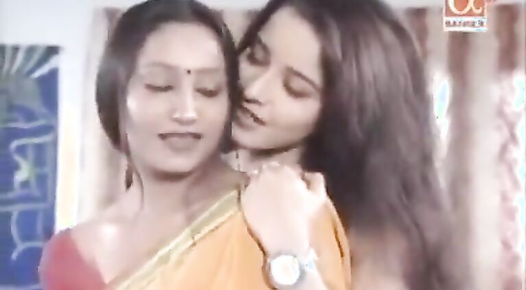 Amazing desi aunty and bhabhi having good time