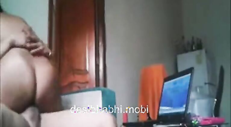 sexy tamil girlfriend sucks it deep and get fucked