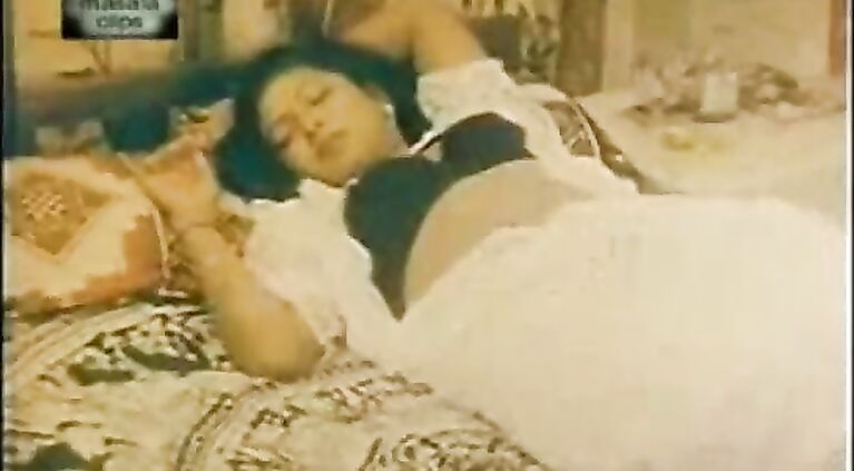 Mallu teenage actress classic wet boob squeezing (new)