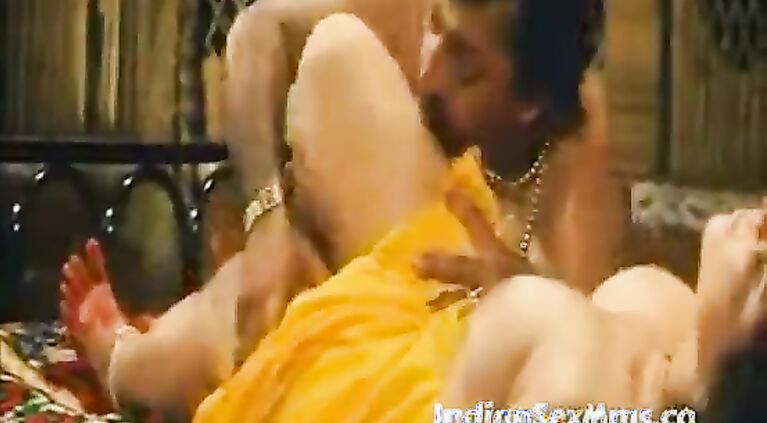 Mallu Tamil Reshma beautiful nude first night scene (new)