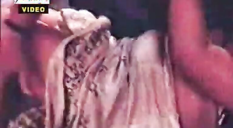 Cute Mallu actress Zabardasti blouse torn and boobs popping out