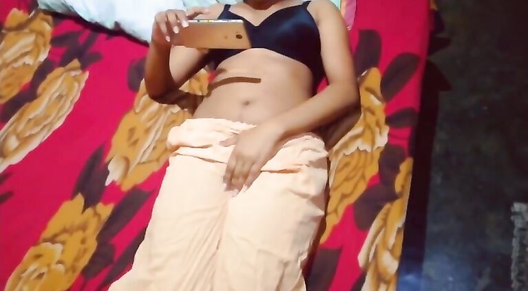 Housewife masturbates while watching a sex film. අනේ මට ඉන්න බෑ දෙයියෝ