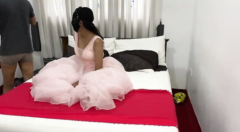 sri lankan milf fuck with her boyfriend beautiful housewife sharing