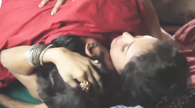 Cute bhabhi romance with servant | BHabhi Ki Chudai