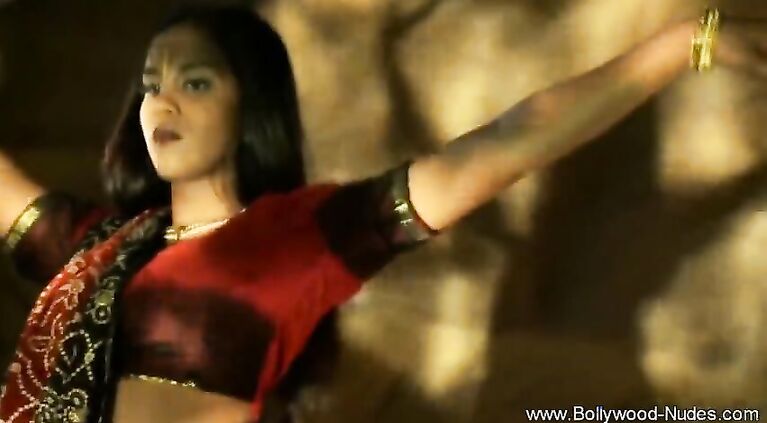 Desi HOUSEWIFE Gorgeous Is Awesome When She Dances
