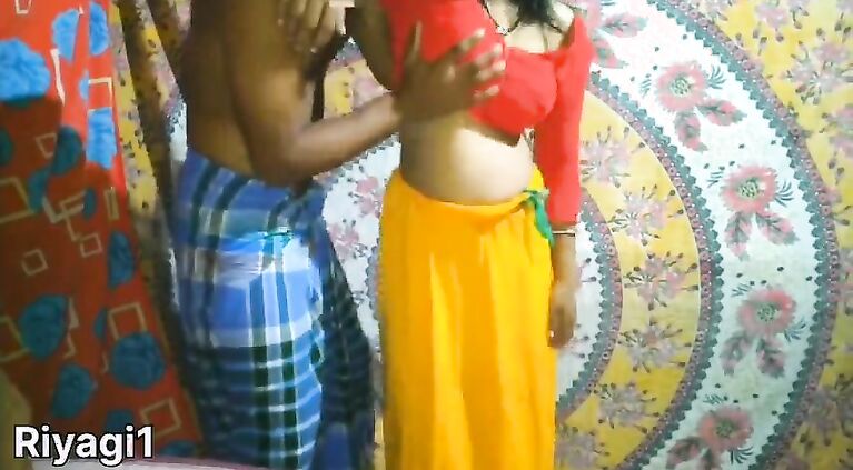 New beautiful  bhabhi with devar First time Homely sex