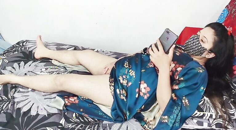 Muslim girl masturbating while watching porn vid alone
