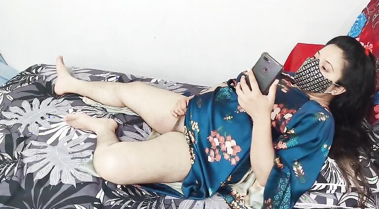 Muslim girl masturbating while watching porn vid alone