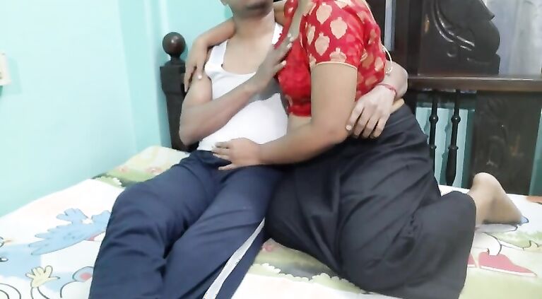 Cute Tamil Housewife having a Romantic Sex in the Bedroom and Cum inside