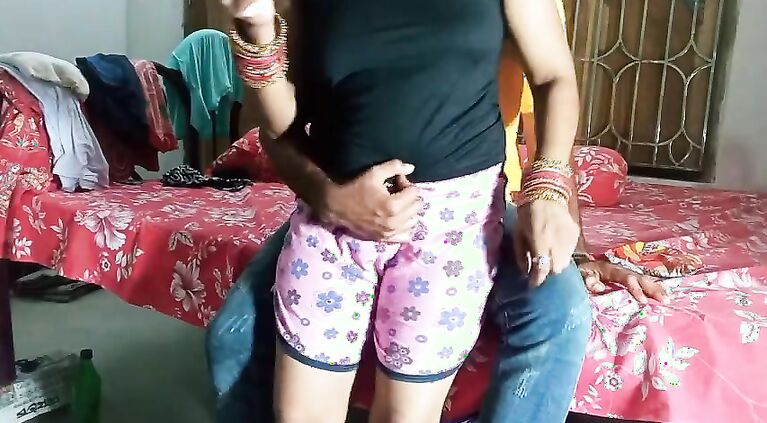 Ghumne Ke Baad Chacha Ne Batiji Ko Chocolate Dekhar Dardnak Choda - FireeCouple